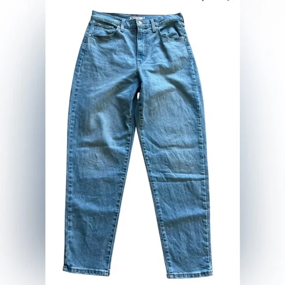 Levi's High Waisted Mom Jeans In A Light Blue Wash Size 30 - Picture 3 of 13
